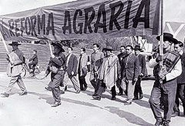 En 1992 puso fin a la Reforma Agraria.