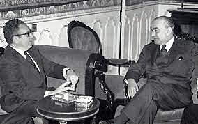 Crisis de gobierno: entra Carrero Blanco como subsecretario.