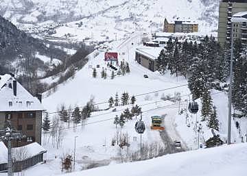 Aristóteles  y su opinión de someter los niños al frió