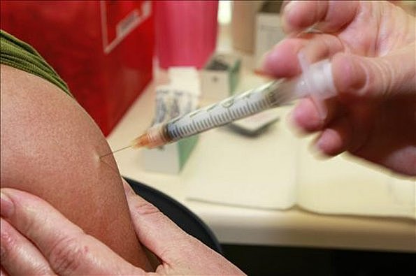 VACUNA QUE REDUCE EL RIESGO DE CONTRAER EL SIDA