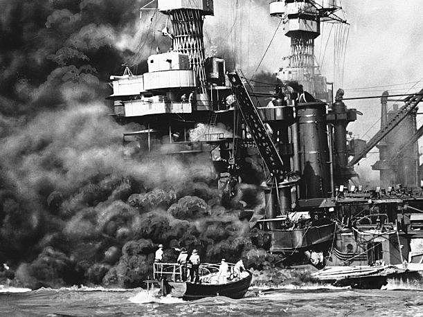 Japón ataca Pearl Harbor