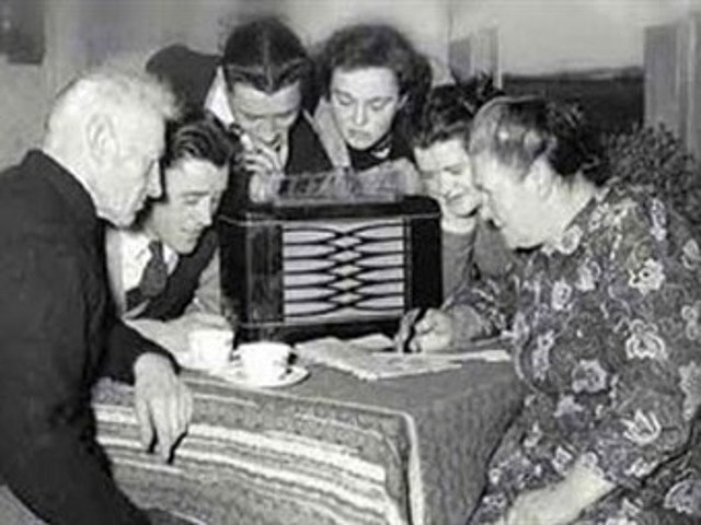 PRIMERA TRANSMICIÒN RADIOFÒNICA