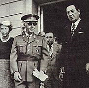 Primeras conspiraciones monárquicas.