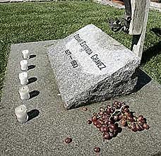 Cesar Estrada Chavez dies