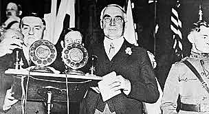 President Harding Makes His First Speech on the Radio