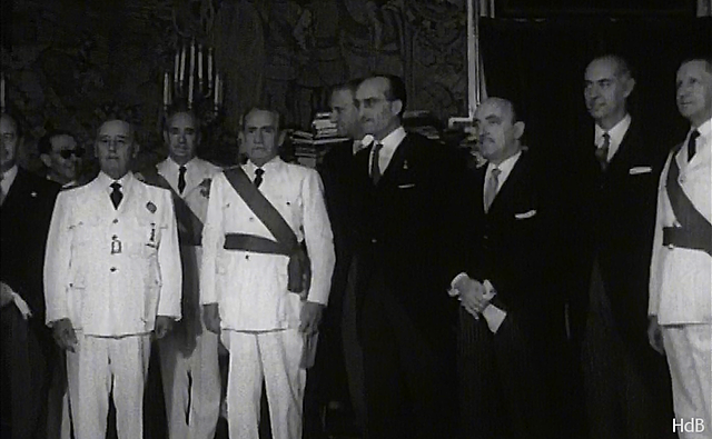 Nuevo gobierno: entran López Rodó y Silva (tecnócratas, Opus Dei).