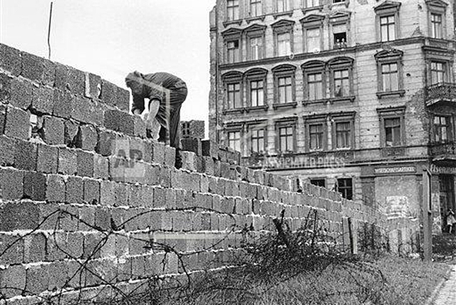 Building of the Berlin wall