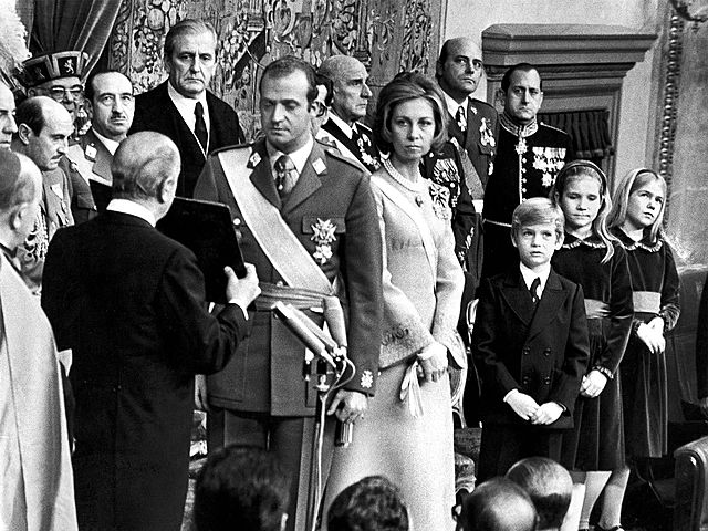 Proclamación de la Monarquía. Don Juan Carlos accede al trono