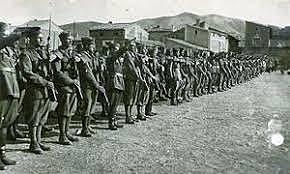 Los primeros soldados italianos, enviados por Mussolini, llegan a para ayudar a las fuerzas franquistas.