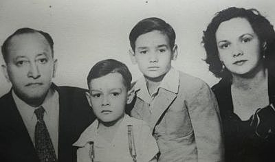 Se casó con Clemencia Amado