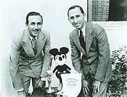 Walt Disney y su hermano Roy, con el animador Ub Iwerks, fundan Disney Bros.