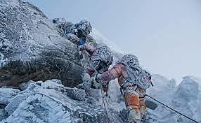 En el Monte Everest pierden la vida 8 alpinistas a causa de una tormenta (Wikipedia, s.f).