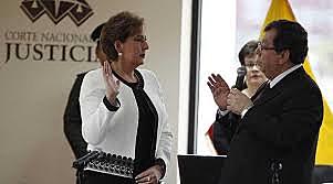 En Ecuador,  María Paulina Aguirre se convierte en la primera mujer en la historia en ser designada Presidenta de la Corte Suprema de Justicia (Wikipedia, s.f).