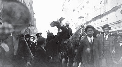 Francisco I Madero llega a la Ciudad de México.