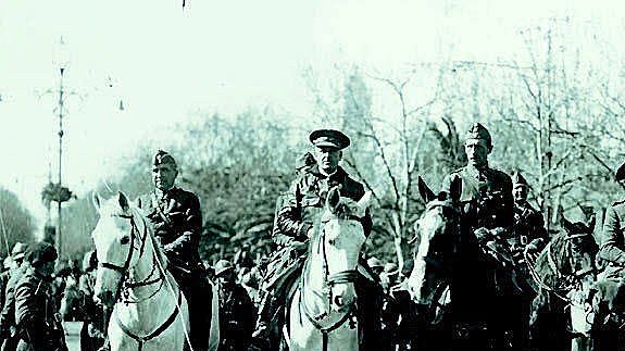 Málaga cae en poder de los franquistas, auxiliados por tropas italianas, el día 3. La inmediata represión se cobra miles de muertos.