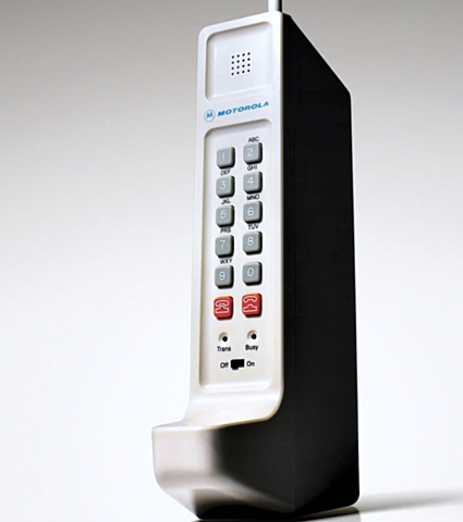 Création du premier téléphone portable