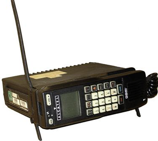 Création du premier téléphone portable GSM