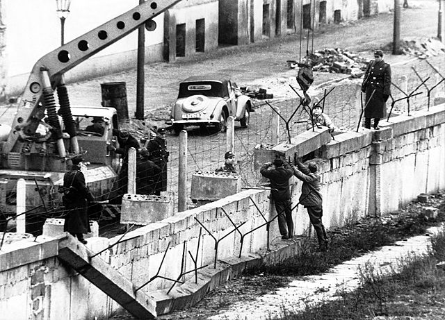 Construction of the Berlin Wall begins