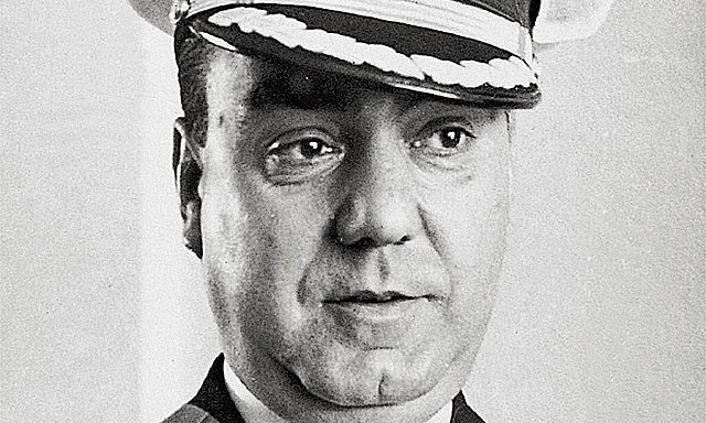 Crisis de gobierno: entra Carrero Blanco como subsecretario.