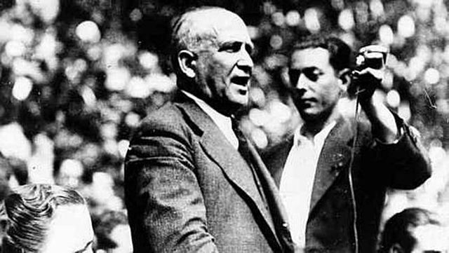 El gobierno de Largo Caballero se traslada a Valencia ante el ataque franquista contra Madrid, repelido por la Junta de Defensa encabezada por el general José Miaja.