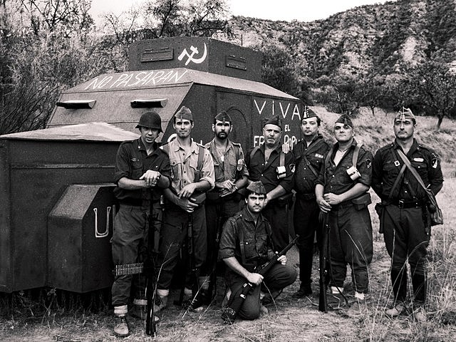 Comienza la batalla del Ebro con el avance republicano.