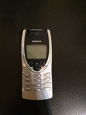Nokia 8210