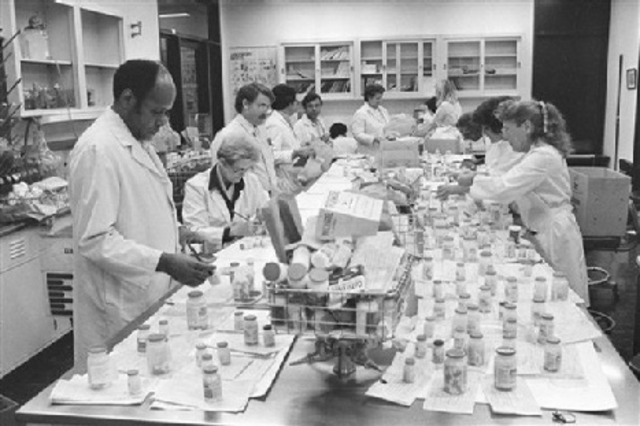 EVIDENCIAS DE ENVENENAMIENTO EN CÁPSULAS TYLENOL