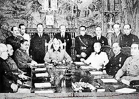 Primeras conspiraciones monárquicas.