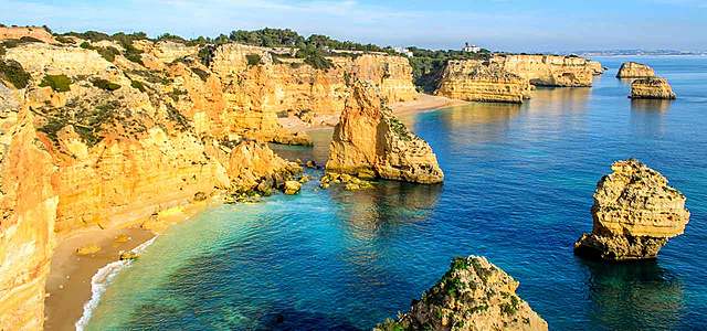 Arrives at Lisbon, Portugal.