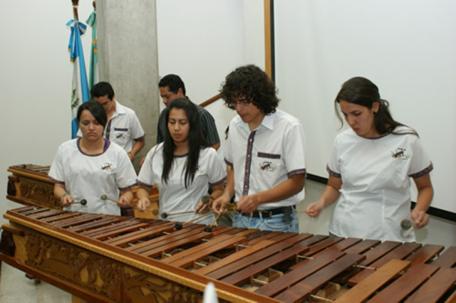 Llega la marimba a la UVG