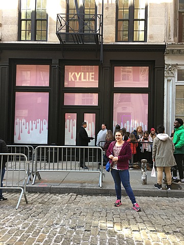 Kylie Pop-Up (surprise)