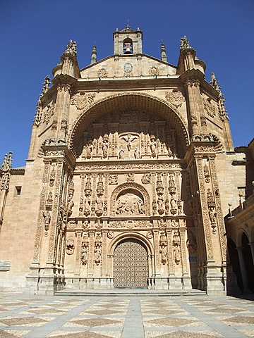 El convento dominico de Nápoles, finalmente, ingresa en la Orden de los Predicadores como novicio.
