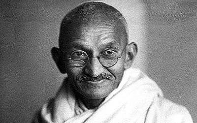 GANDHI Y LA NO VIOLENCIA