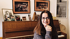 Timeline: Ελένη Καραίνδρου