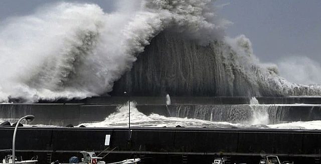 Månens omloppsbana oregelbunden