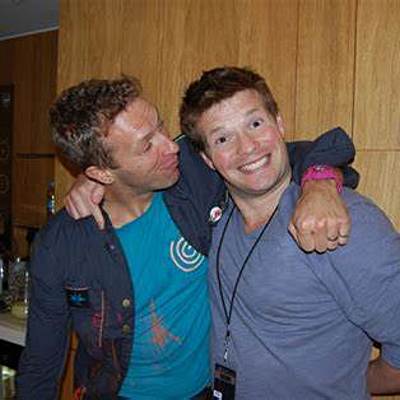 Timeline: After two years he met Phill Harvey, who would be the future representative of Coldplay.