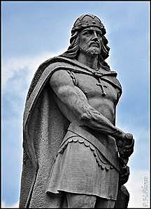 BATALLA DE COVADONGA (INICIO DEL REINO DE ASTURIAS)