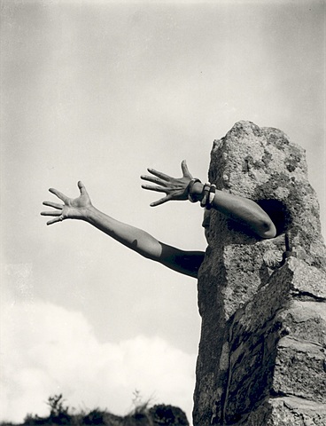 "JeTends le Bas" by Claude Calhoun