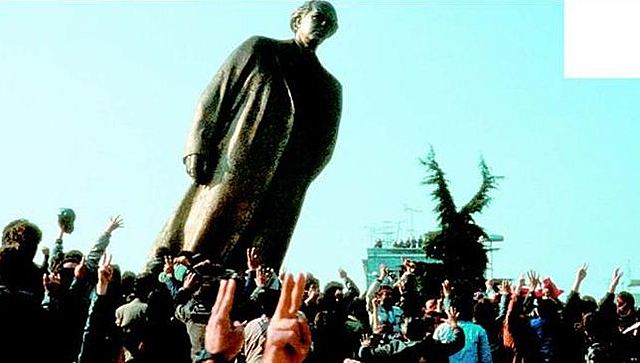 הפסקת הדיקטטורה בדרום קוריאה ובאלבניה