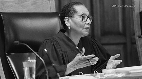 Women's access to public professions