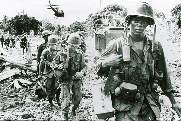 The first combat troops arrive in Vietnam.