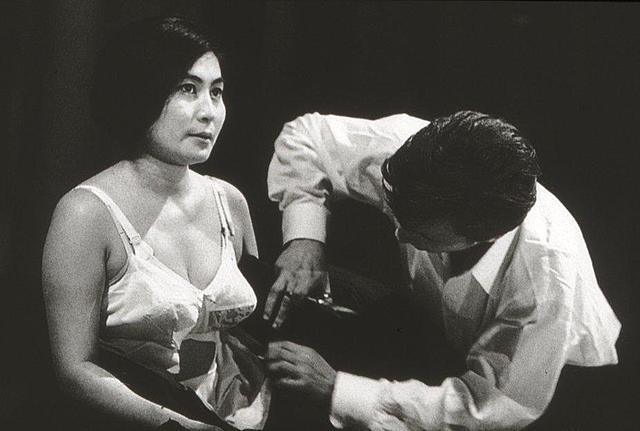 CUT PIECE - Yoko Ono