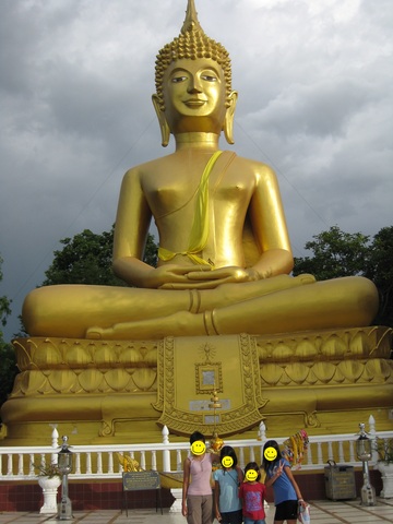 Saw a Giant Buddha