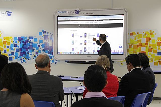 Samsung inauguró la primera aula digital equipada con la solución “Samsung School” en el Colegio Ciudad de México.