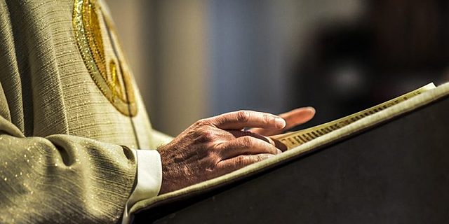 Charles reconoce que nunca sería un buen médico