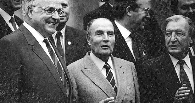 Helmut Kohl  became the "unity chancellor". (It´s History, 2015)