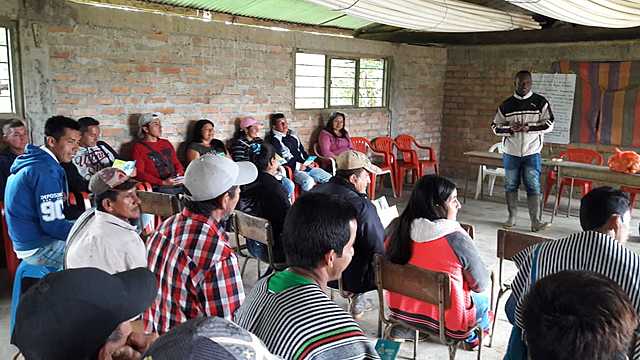 Reunión comunidades parte alta cuenca proceso de realización de encuestas componente FUENTE.