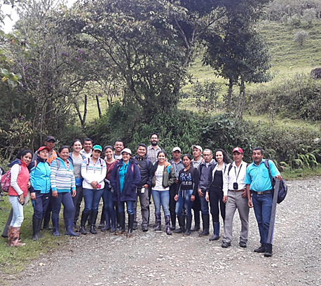 Práctica de campo con grupo del Diplomado en  Gestión del Recurso Hídrico