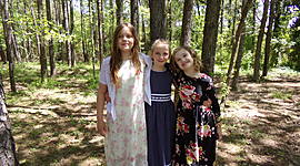 Timeline: B.F.F (Best Friend Fashion) a Fashion line.