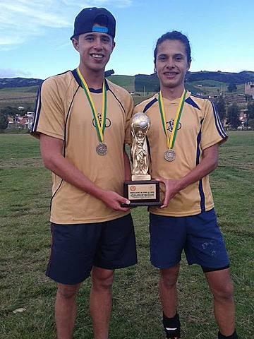 CAMPEONES Y RECONOCIMIENTO A EL GOLEADOR DEL CAMPEONATO
